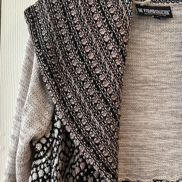 The Pyramid Collection Black and Gray Cardigan - Picture 5 of 9